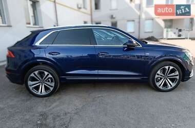 Внедорожник / Кроссовер Audi Q8 2021 в 