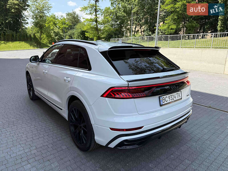 Внедорожник / Кроссовер Audi Q8 2020 в 