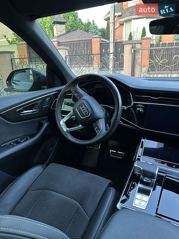 Внедорожник / Кроссовер Audi Q8 2020 в Полтаве