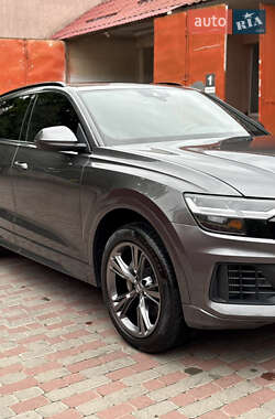Внедорожник / Кроссовер Audi Q8 2018 в 