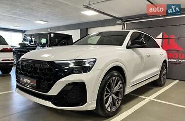 Позашляховик / Кросовер Audi Q8 2024 в 