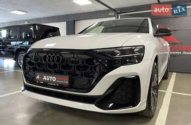 Позашляховик / Кросовер Audi Q8 2024 в 