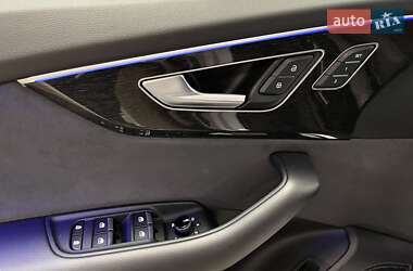 Позашляховик / Кросовер Audi Q8 2024 в 