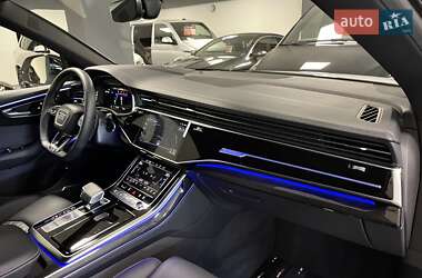 Позашляховик / Кросовер Audi Q8 2024 в 
