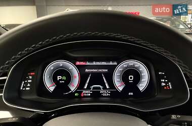 Позашляховик / Кросовер Audi Q8 2024 в 