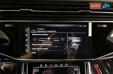 Позашляховик / Кросовер Audi Q8 2024 в 