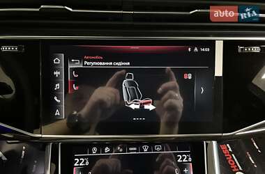 Позашляховик / Кросовер Audi Q8 2024 в 