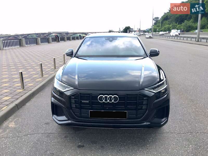 Внедорожник / Кроссовер Audi Q8 2018 в 