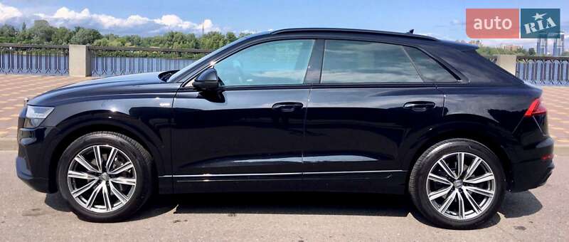 Внедорожник / Кроссовер Audi Q8 2018 в Киеве