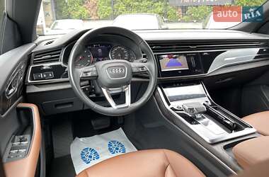 Внедорожник / Кроссовер Audi Q8 2021 в 