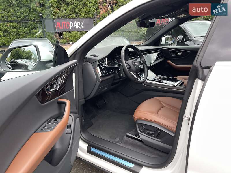 Внедорожник / Кроссовер Audi Q8 2021 в Киеве