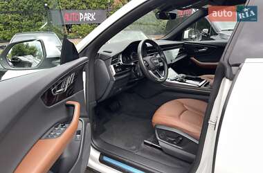 Внедорожник / Кроссовер Audi Q8 2021 в 