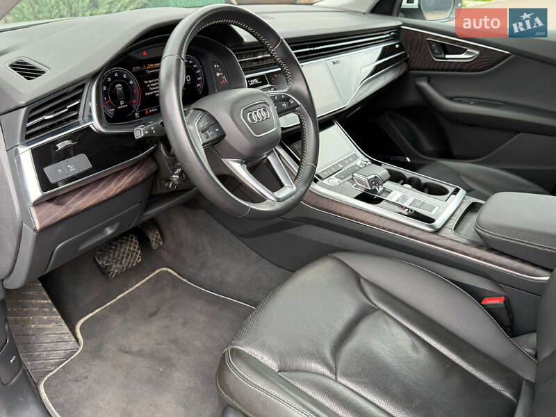 Внедорожник / Кроссовер Audi Q8 2020 в Киеве