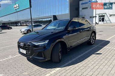 Внедорожник / Кроссовер Audi Q8 2021 в 