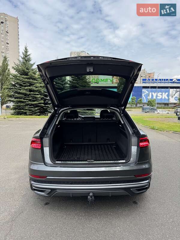 Внедорожник / Кроссовер Audi Q8 2018 в Киеве