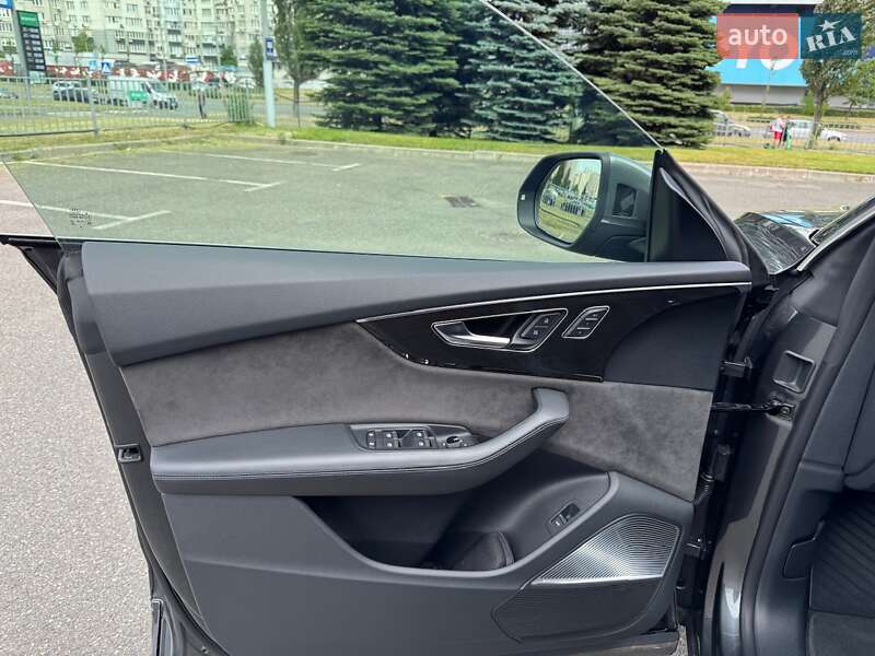 Внедорожник / Кроссовер Audi Q8 2018 в Киеве