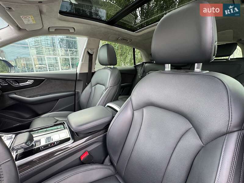 Внедорожник / Кроссовер Audi Q8 2018 в Киеве