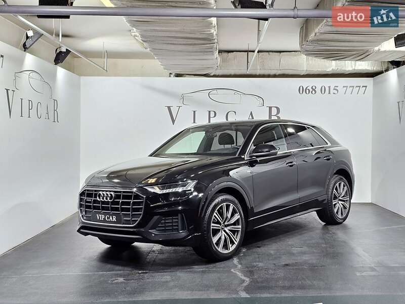 Внедорожник / Кроссовер Audi Q8 2022 в 
