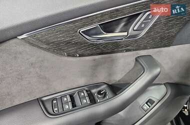 Внедорожник / Кроссовер Audi Q8 2022 в 