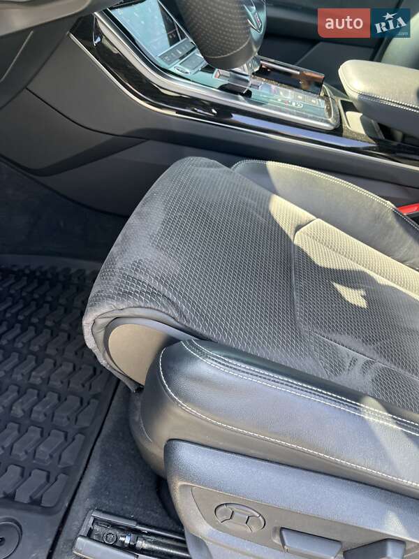 Внедорожник / Кроссовер Audi Q8 2022 в Днепре