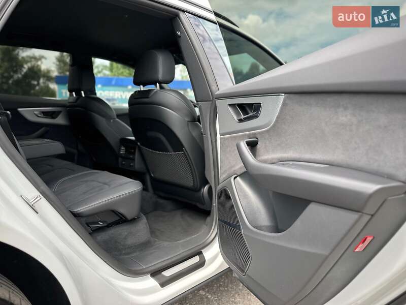 Позашляховик / Кросовер Audi Q8 2025 в Києві