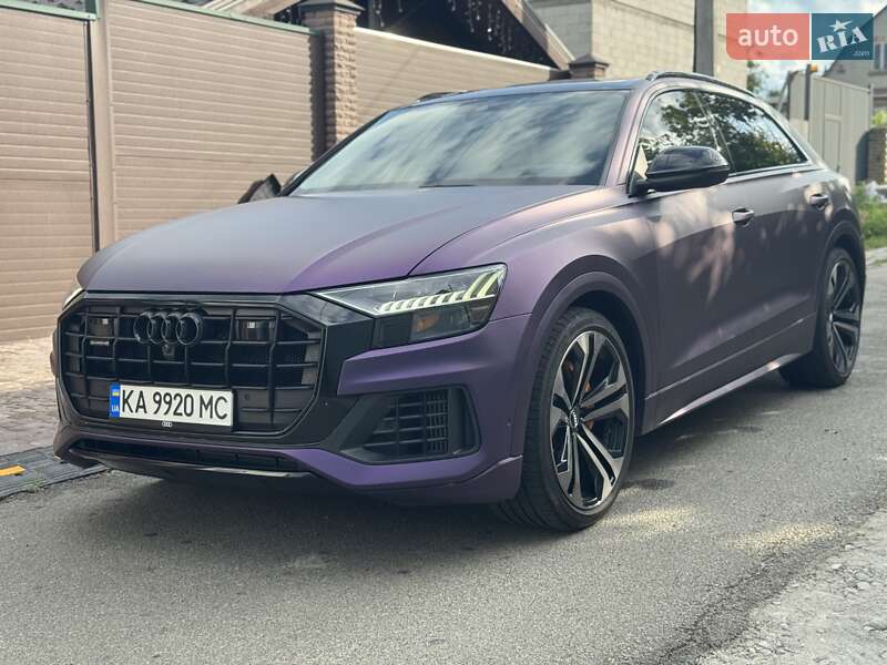 Внедорожник / Кроссовер Audi Q8 2021 в 