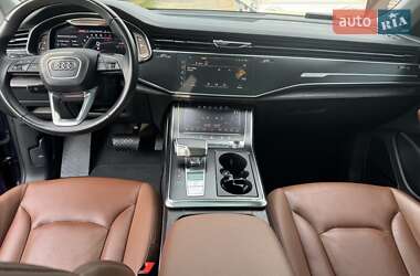Внедорожник / Кроссовер Audi Q8 2021 в 