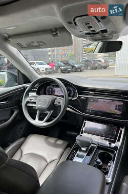 Внедорожник / Кроссовер Audi Q8 2018 в 