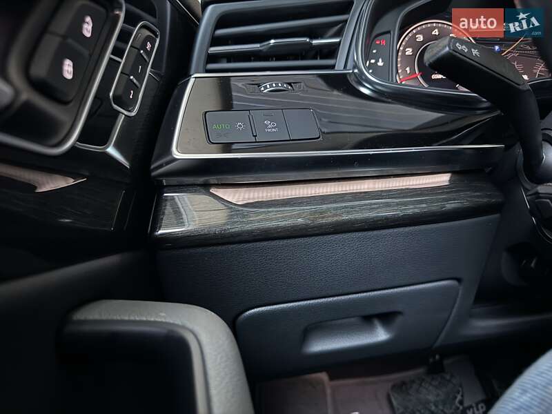Внедорожник / Кроссовер Audi Q8 2018 в Тернополе