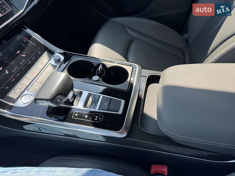 Внедорожник / Кроссовер Audi Q8 2018 в Тернополе