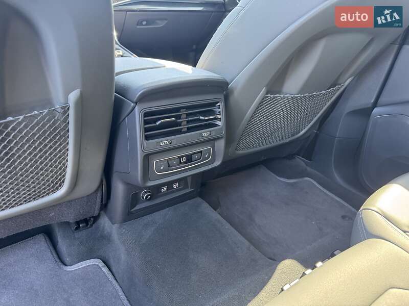 Внедорожник / Кроссовер Audi Q8 2018 в Тернополе