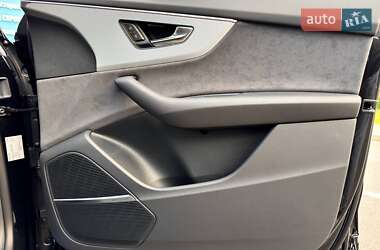 Внедорожник / Кроссовер Audi Q8 2025 в 