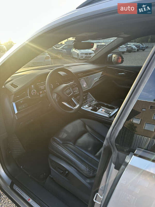 Внедорожник / Кроссовер Audi Q8 2019 в Киеве