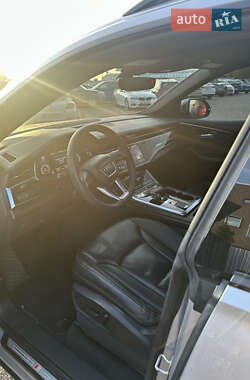 Позашляховик / Кросовер Audi Q8 2019 в 