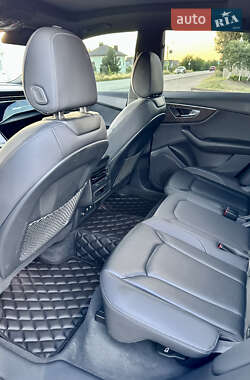 Внедорожник / Кроссовер Audi Q8 2021 в 
