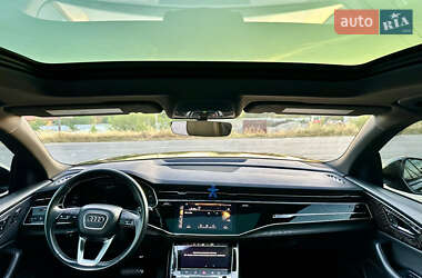 Внедорожник / Кроссовер Audi Q8 2021 в 