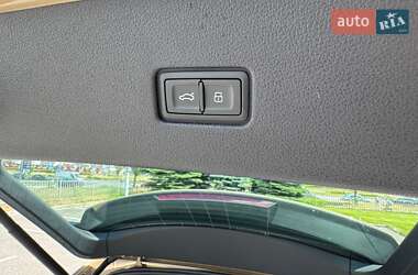 Внедорожник / Кроссовер Audi Q8 2024 в 