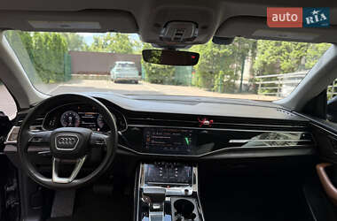 Внедорожник / Кроссовер Audi Q8 2018 в 