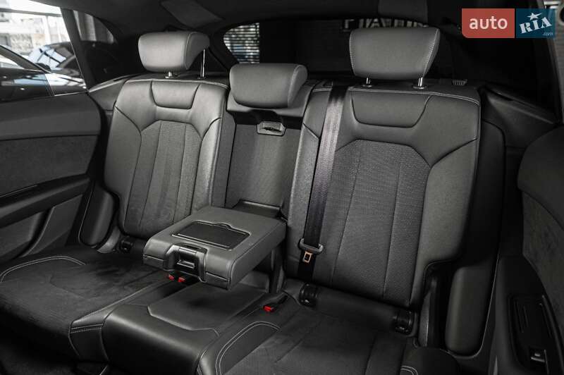Внедорожник / Кроссовер Audi Q8 2023 в Ужгороде