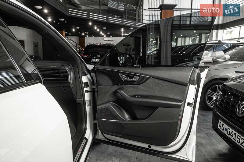 Внедорожник / Кроссовер Audi Q8 2023 в Ужгороде