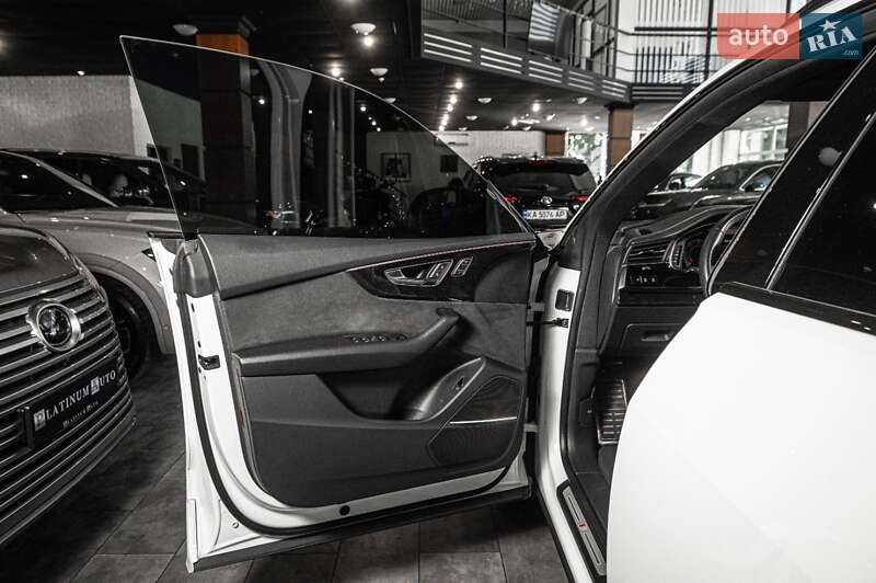 Внедорожник / Кроссовер Audi Q8 2023 в Ужгороде