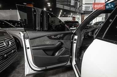 Внедорожник / Кроссовер Audi Q8 2023 в 