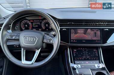 Внедорожник / Кроссовер Audi Q8 2022 в 