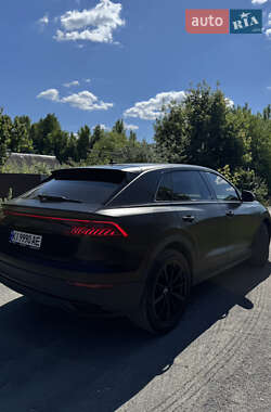 Внедорожник / Кроссовер Audi Q8 2022 в 