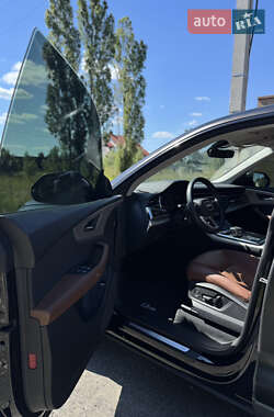 Внедорожник / Кроссовер Audi Q8 2022 в 