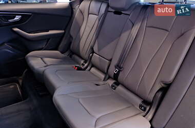 Позашляховик / Кросовер Audi Q8 2019 в 