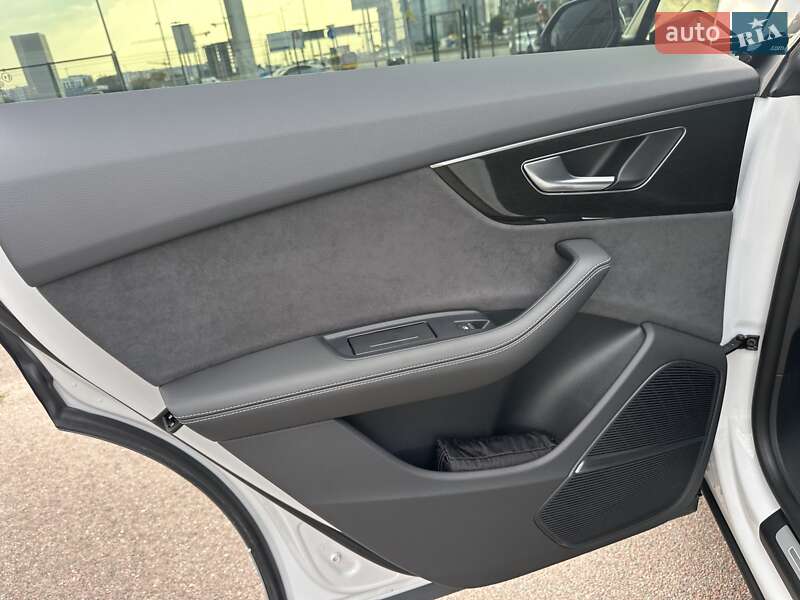 Позашляховик / Кросовер Audi Q8 2023 в Києві