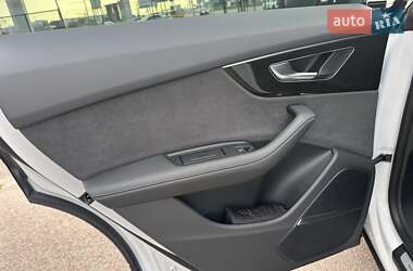 Внедорожник / Кроссовер Audi Q8 2023 в 