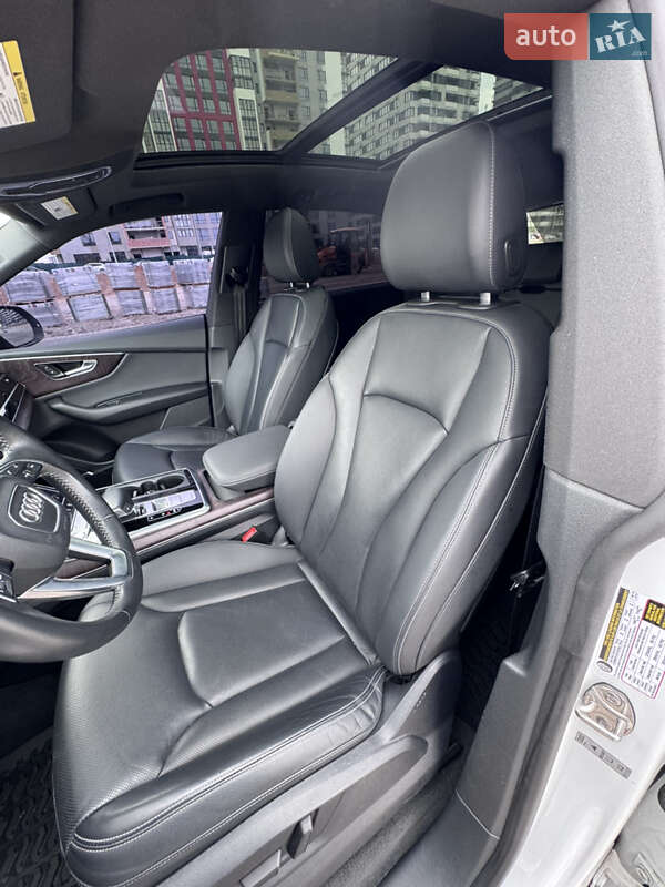 Внедорожник / Кроссовер Audi Q8 2018 в Киеве