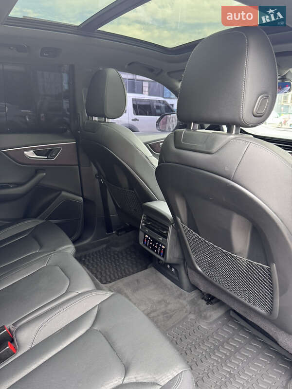 Внедорожник / Кроссовер Audi Q8 2018 в Киеве
